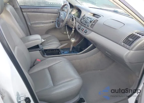 2003 Toyota Camry Le z USA, uszkodzony, nr VIN 4T1BE32K73U235532